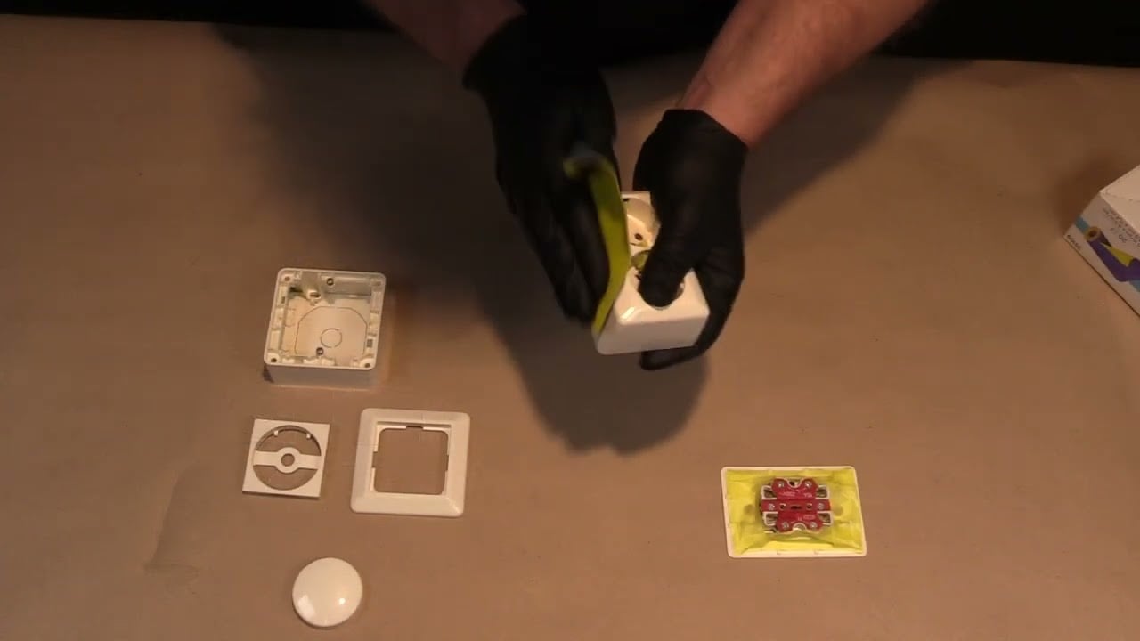 Hvordan få farge på kontakter og lysbryter