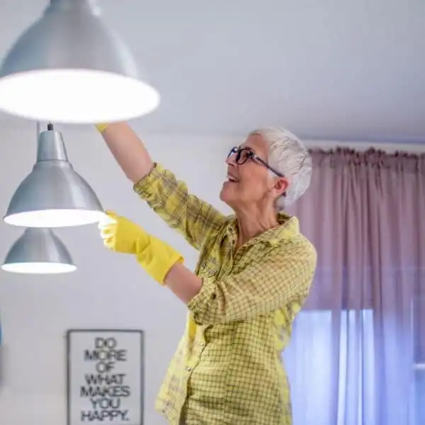 Lamper i metall kan spraymales